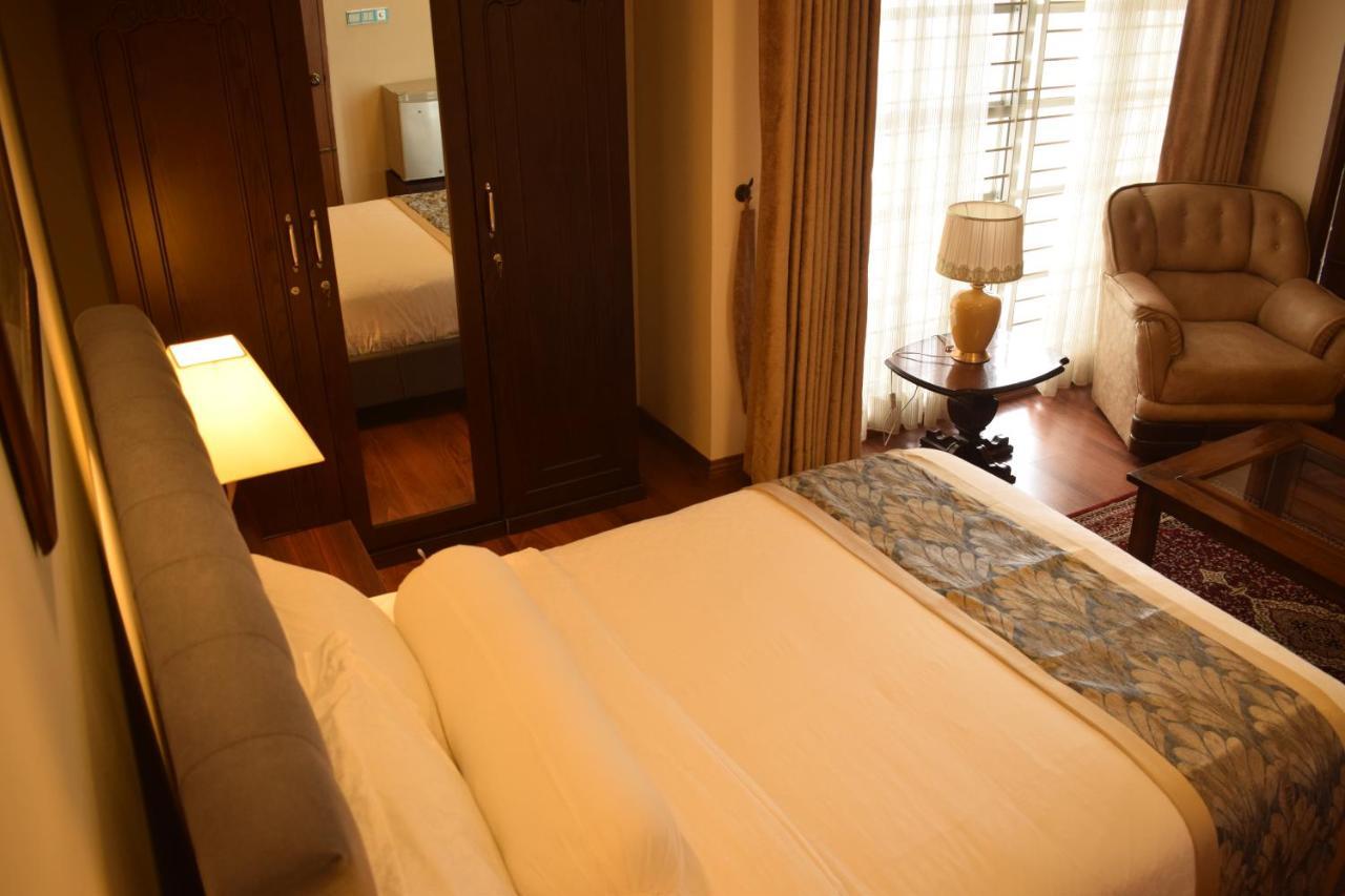 Shinepukur Suites Дакка Экстерьер фото